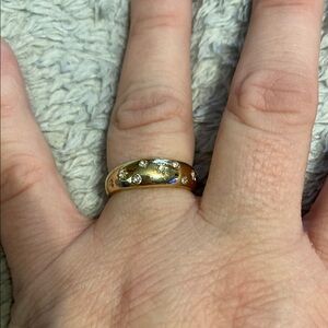 Elegant Gold Ring with Crystal Accents size 8